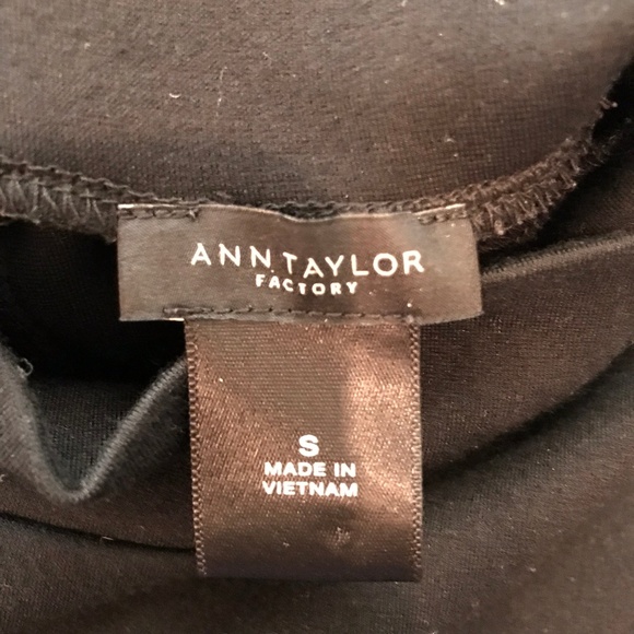 EUC Ann Taylor Factory Mock Turtleneck Top Sz S - Picture 5 of 5